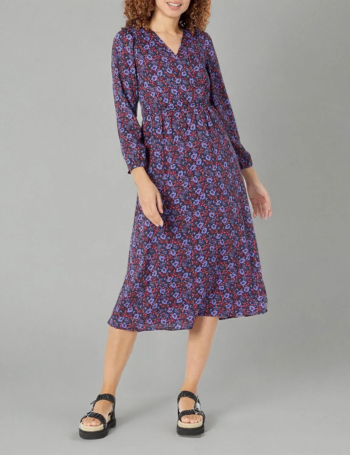 Amazon Essentials Women's Lightweight Georgette Long Sleeve V-Neck Midi Dress (Available in Plus Size)