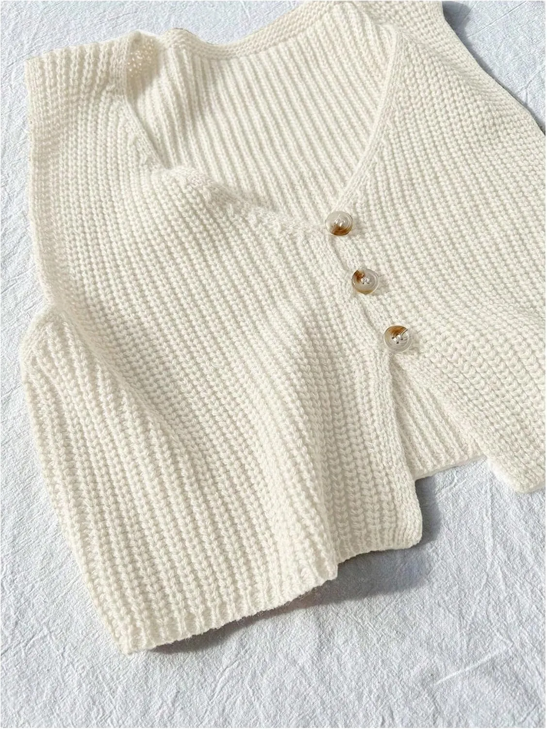 SweatyRocks Women's Button Front Sweater Vest Split V Neck Sleeveless Crop Knit Tops