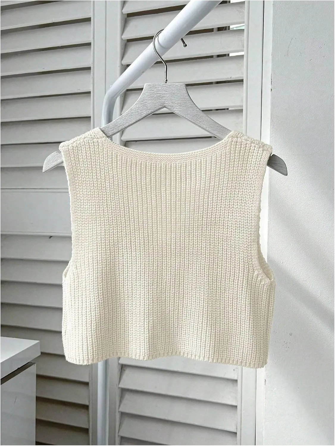 SweatyRocks Women's Button Front Sweater Vest Split V Neck Sleeveless Crop Knit Tops