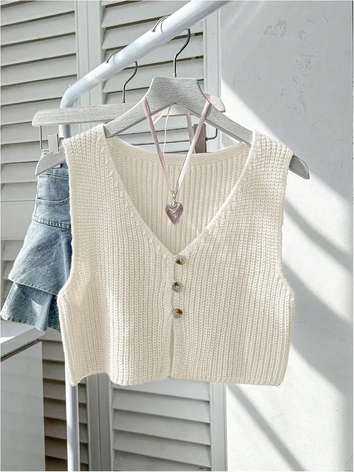 SweatyRocks Women's Button Front Sweater Vest Split V Neck Sleeveless Crop Knit Tops